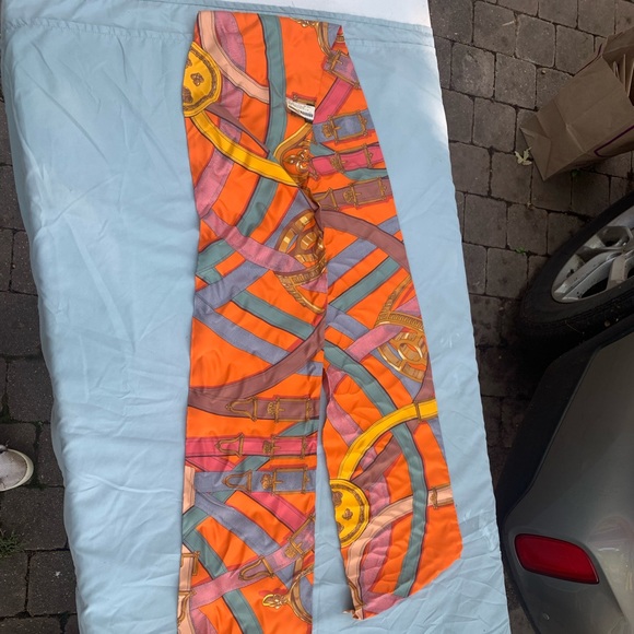 COPY - Hermes Silk Twilly Twill Scarf. - Picture 5 of 10